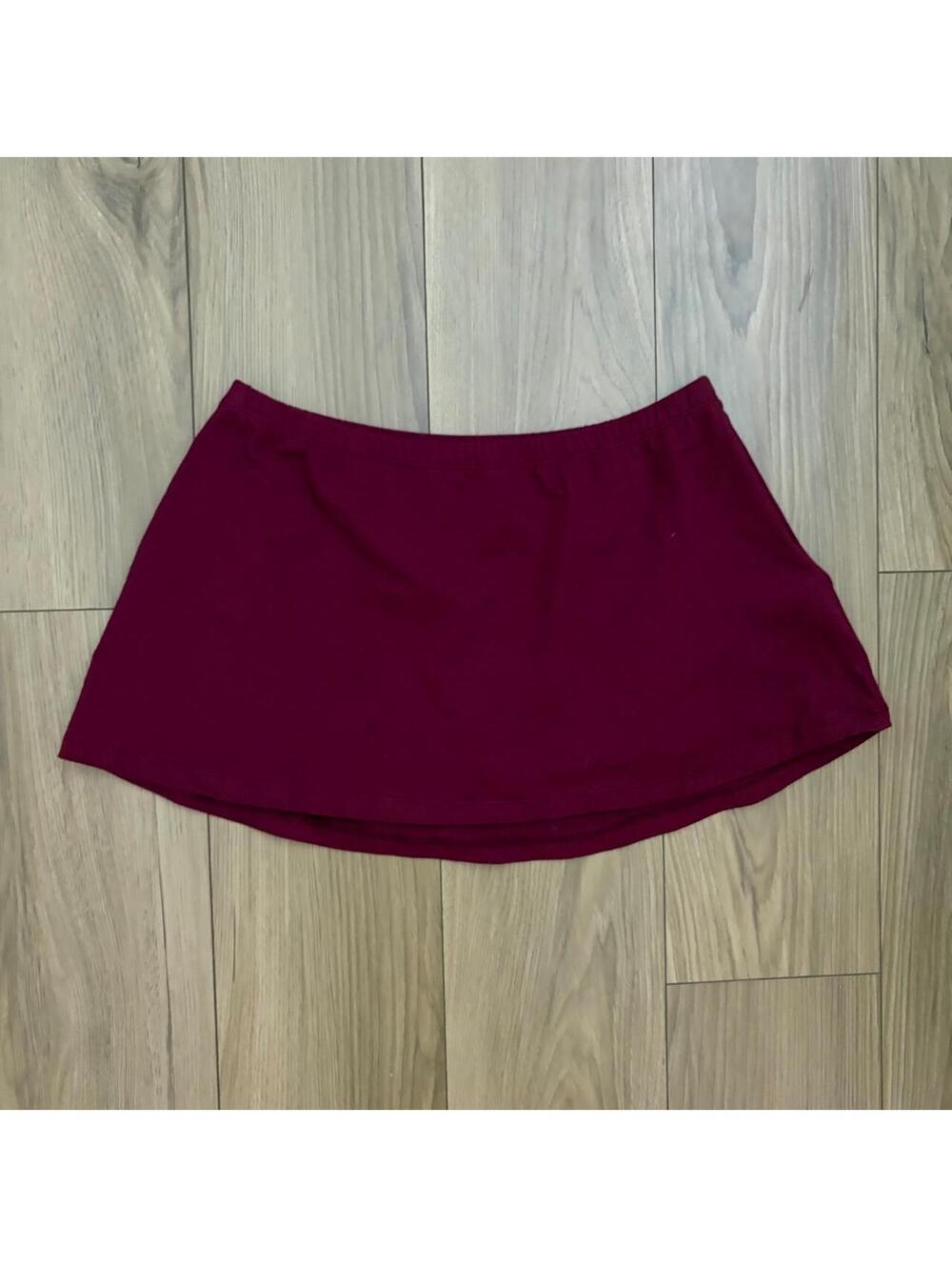 MINIMALIST BURGUNDY MICRO SKIRT - Picture 3 of 5